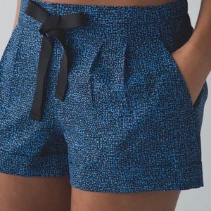 Lululemon Spring Break Away II Navy & Black Cuffed
Athletic Shorts